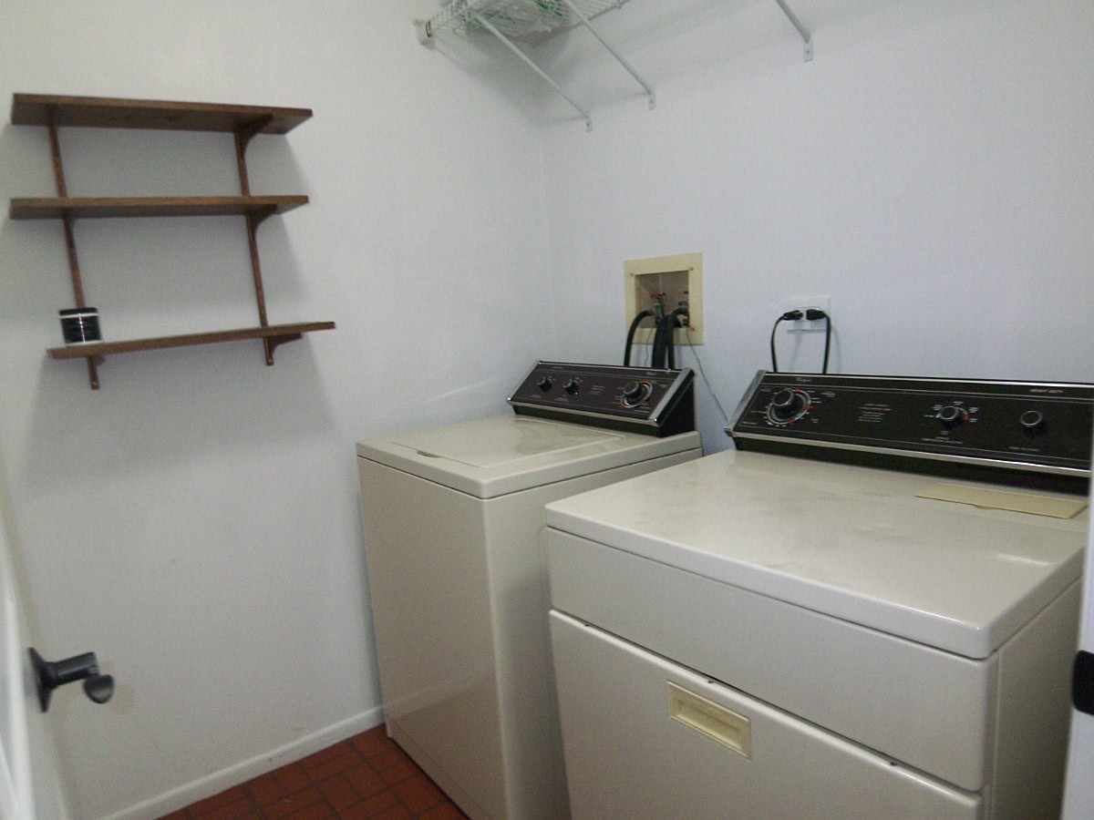 1546 Williamsburg Drive C1 Property Photo 15