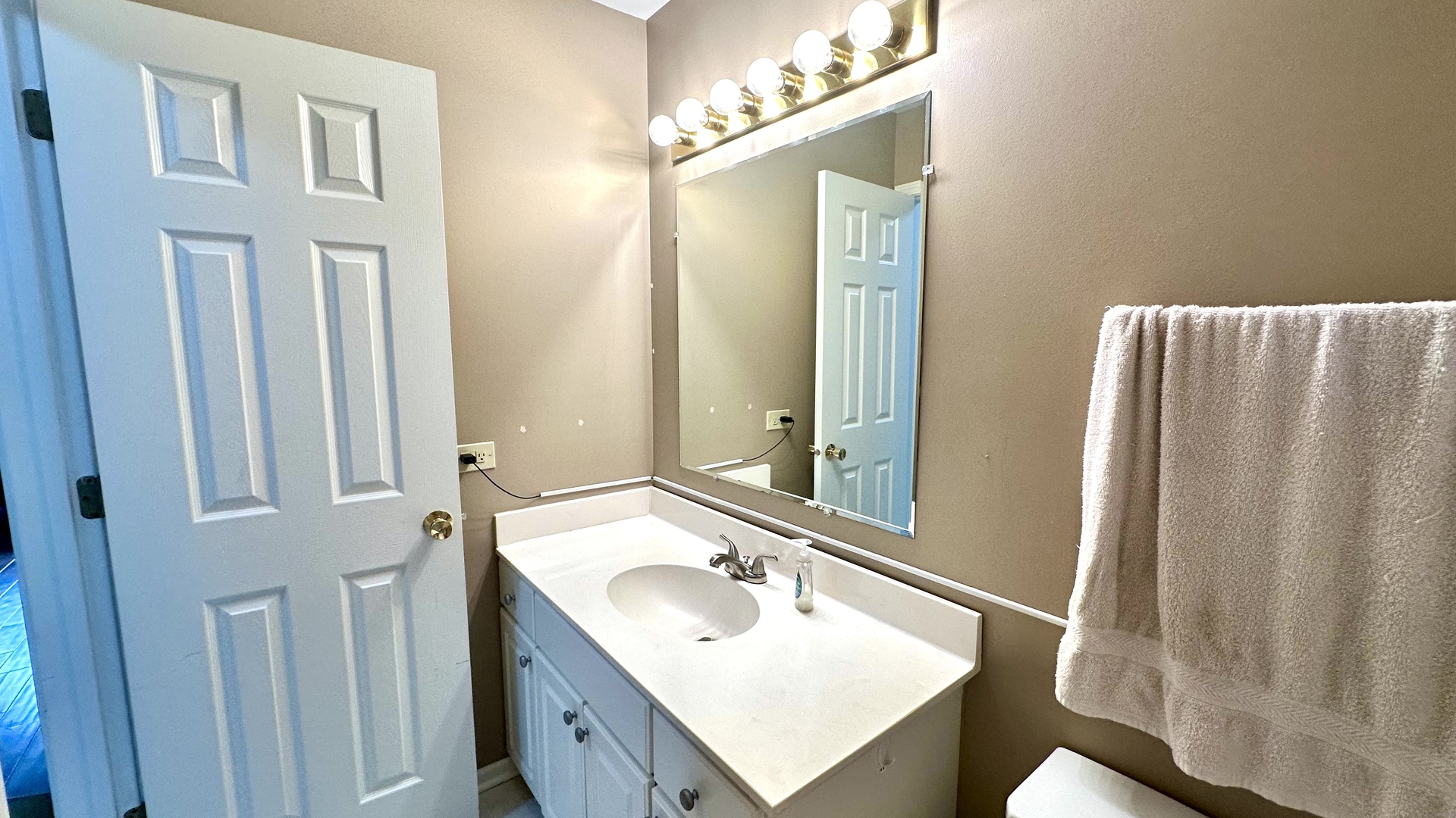 16026 Bormet Drive Property Photo 16