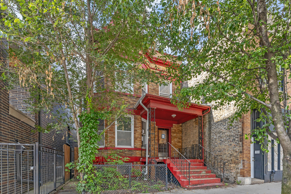 1907 W Irving Park Road Property Photo 1