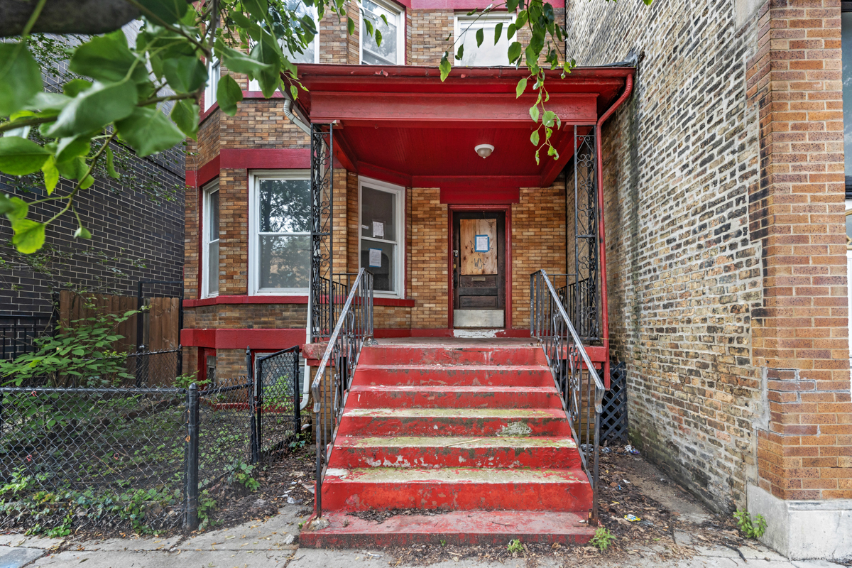 1907 W Irving Park Road Property Photo 2