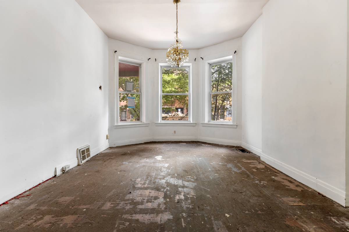 1907 W Irving Park Road Property Photo 3