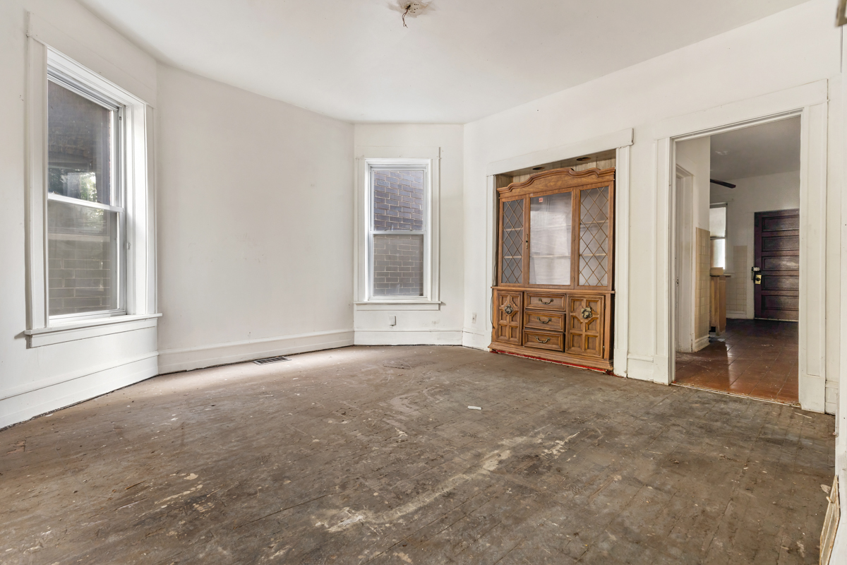 1907 W Irving Park Road Property Photo 5