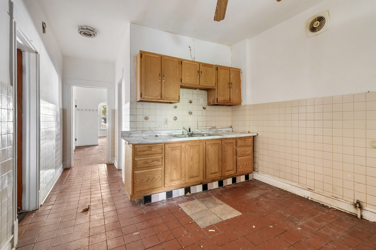 1907 W Irving Park Road Property Photo 6