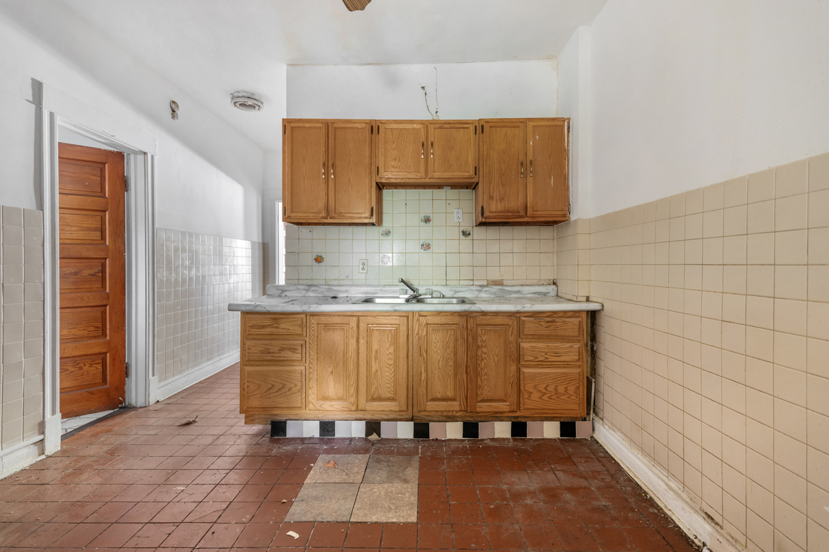 1907 W Irving Park Road Property Photo 7