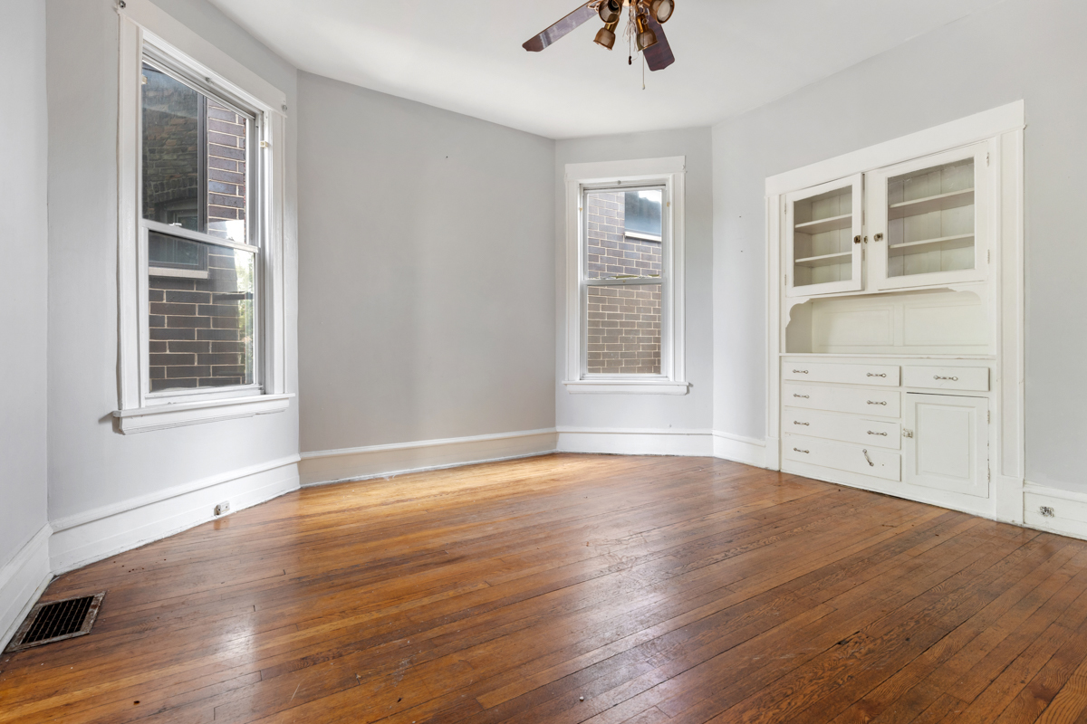 1907 W Irving Park Road Property Photo 16