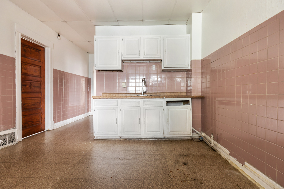 1907 W Irving Park Road Property Photo 18