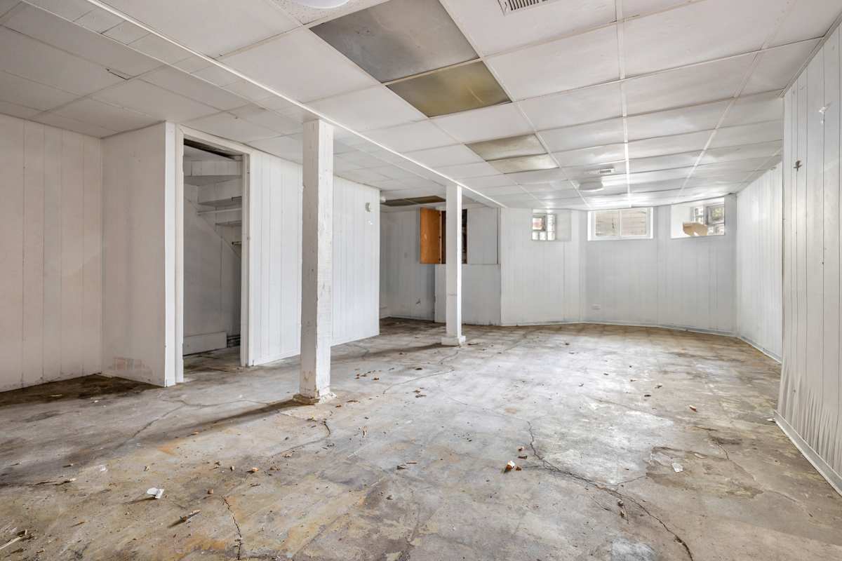 1907 W Irving Park Road Property Photo 23