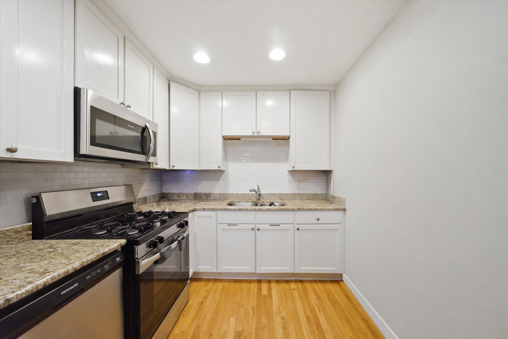212 E 44th Street 3 Property Photo 6