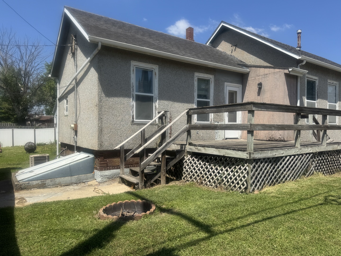637 Crosat Street Property Photo 4