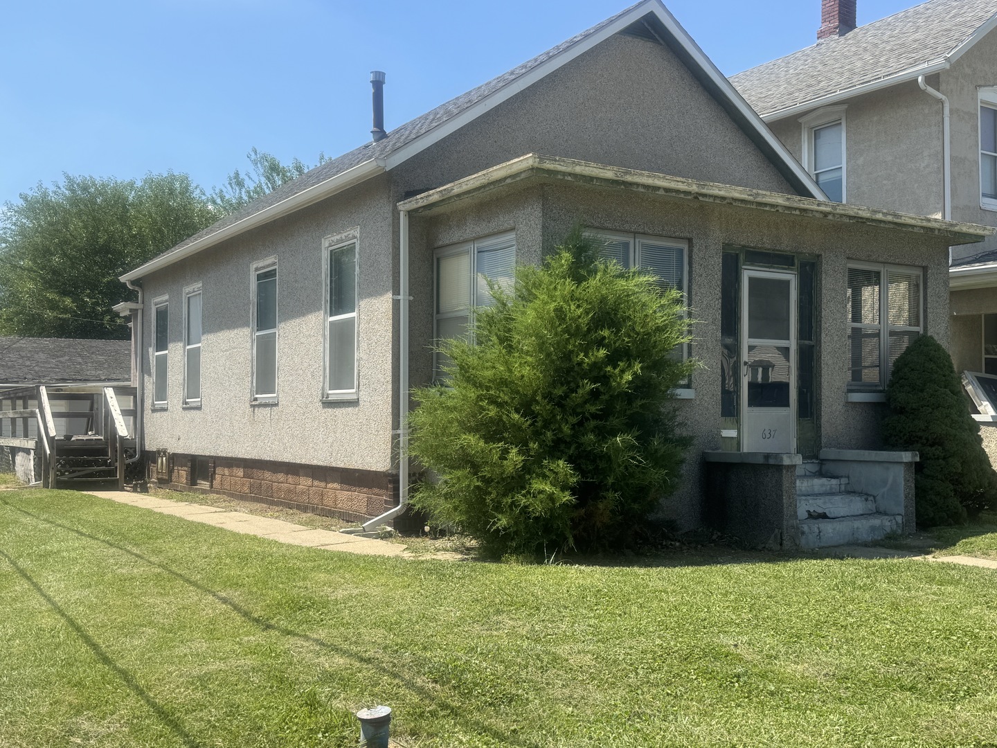 637 Crosat Street Property Photo 5