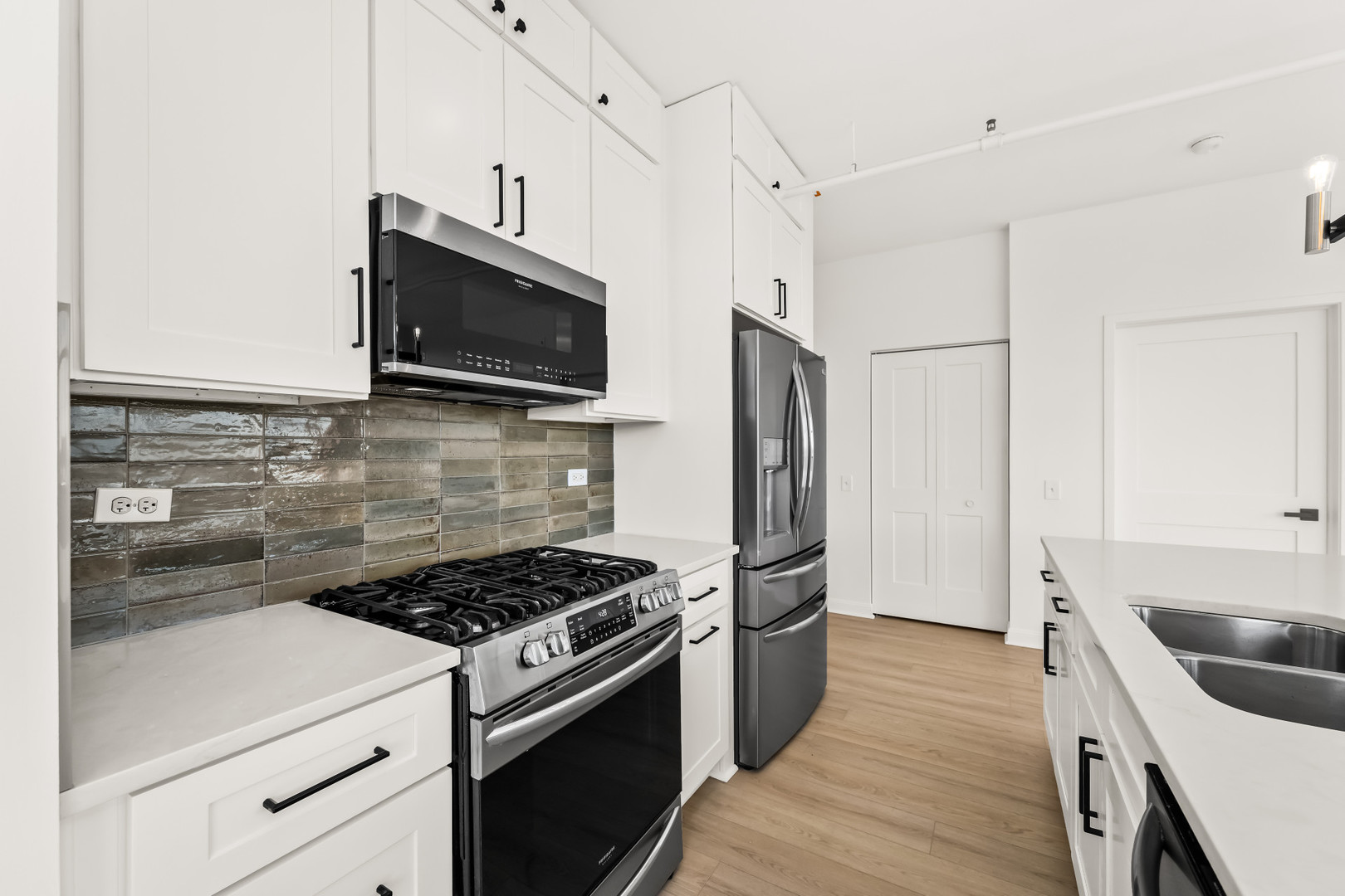 511 W Division Street 706 Property Photo 7
