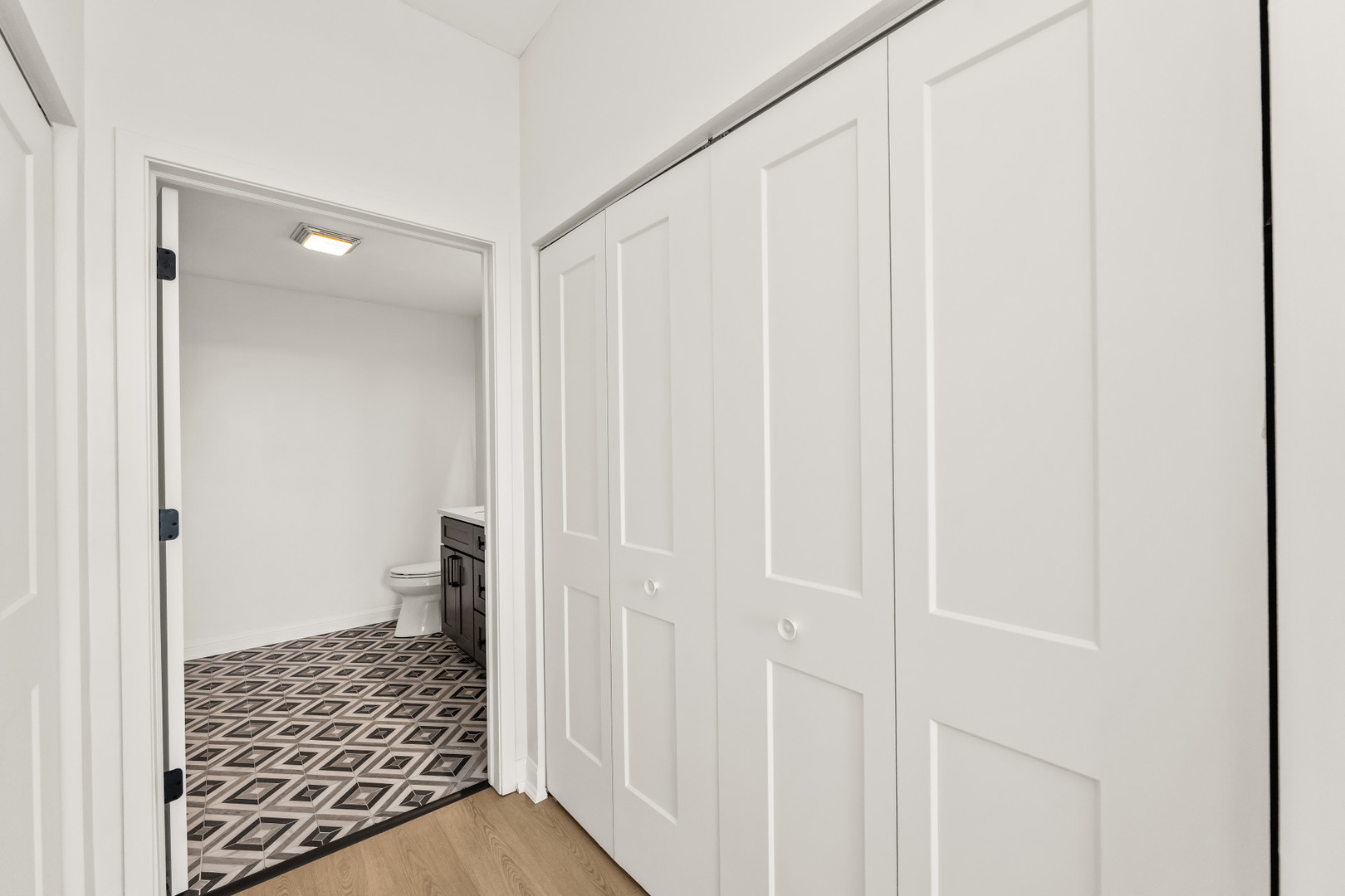 511 W Division Street 706 Property Photo 16