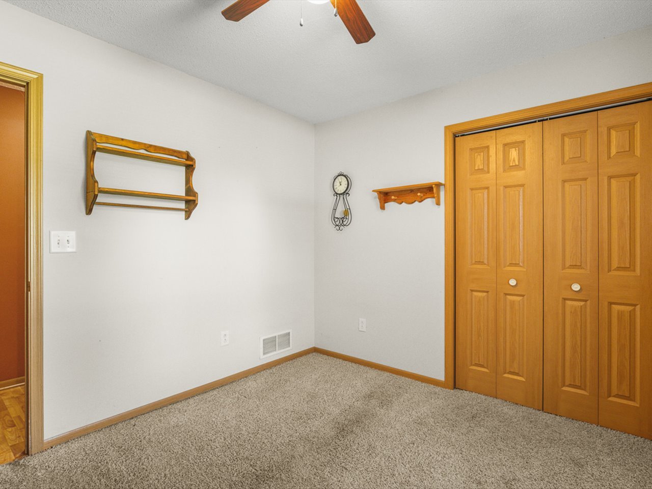 210 W Pacific Street Property Photo 14