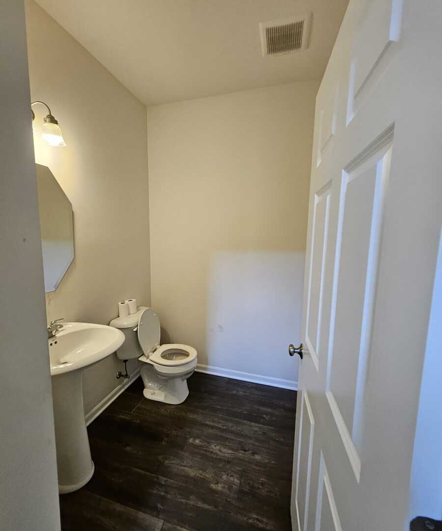 1921 Continental Avenue Property Photo 9