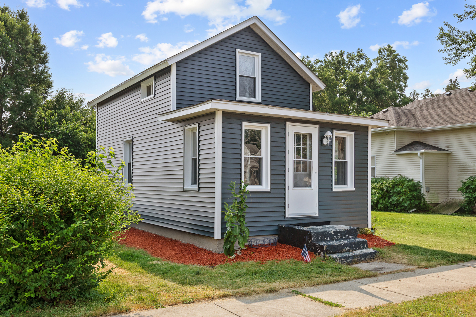 141 Oak Street Property Photo 1