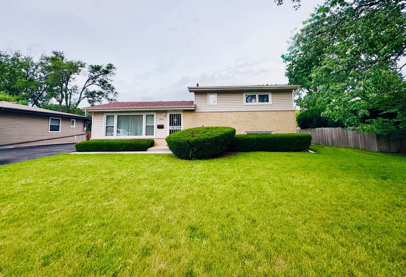 604 N Wilshire Drive Property Photo 1