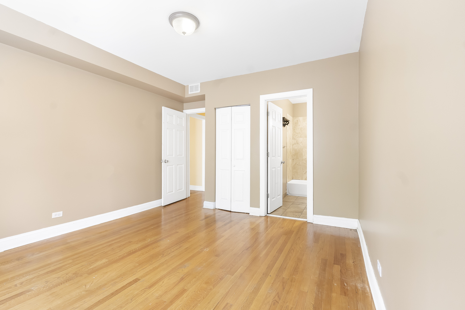 1747 W Pratt Boulevard 1 Property Photo 3
