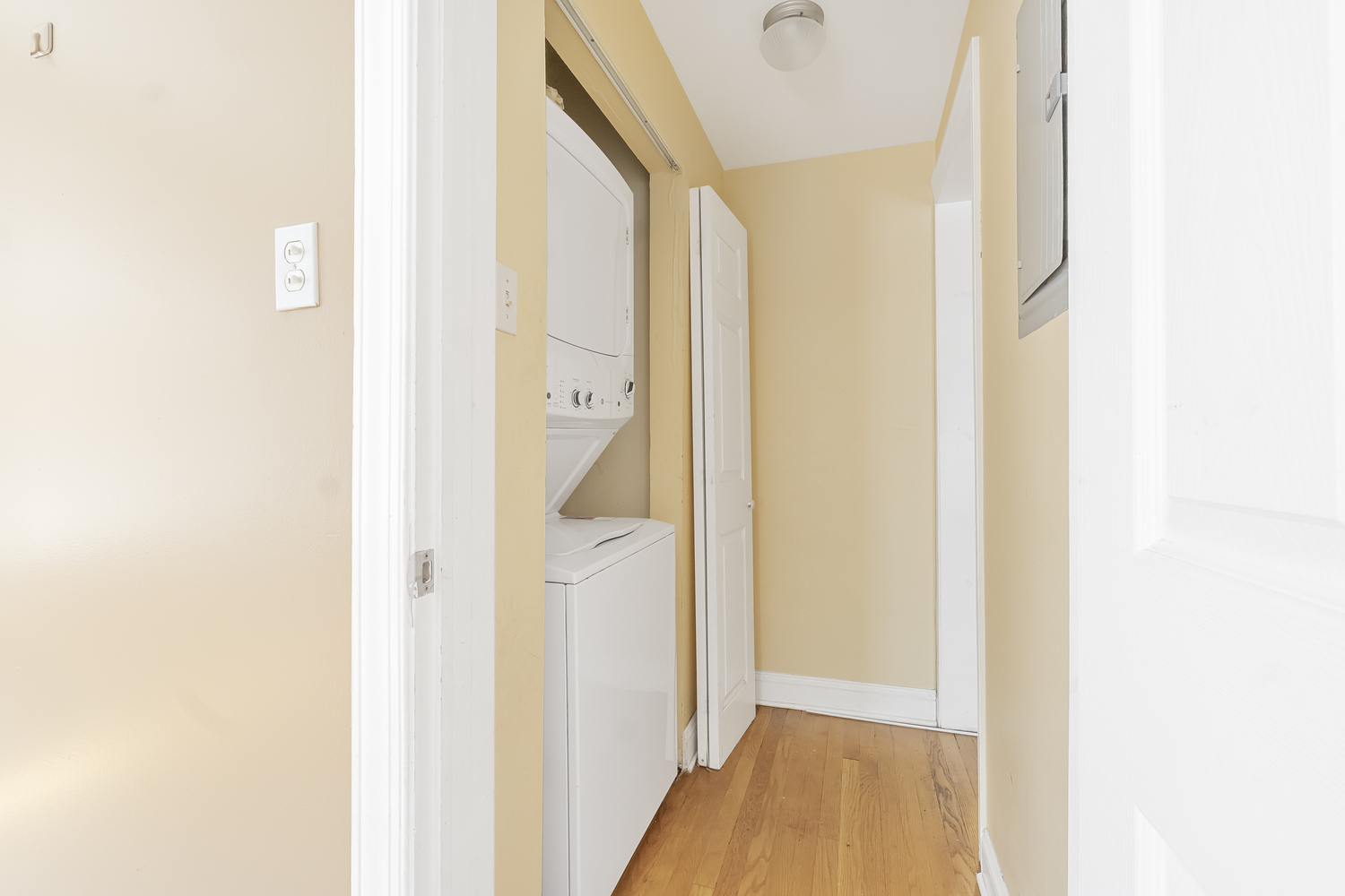 1747 W Pratt Boulevard 1 Property Photo 6