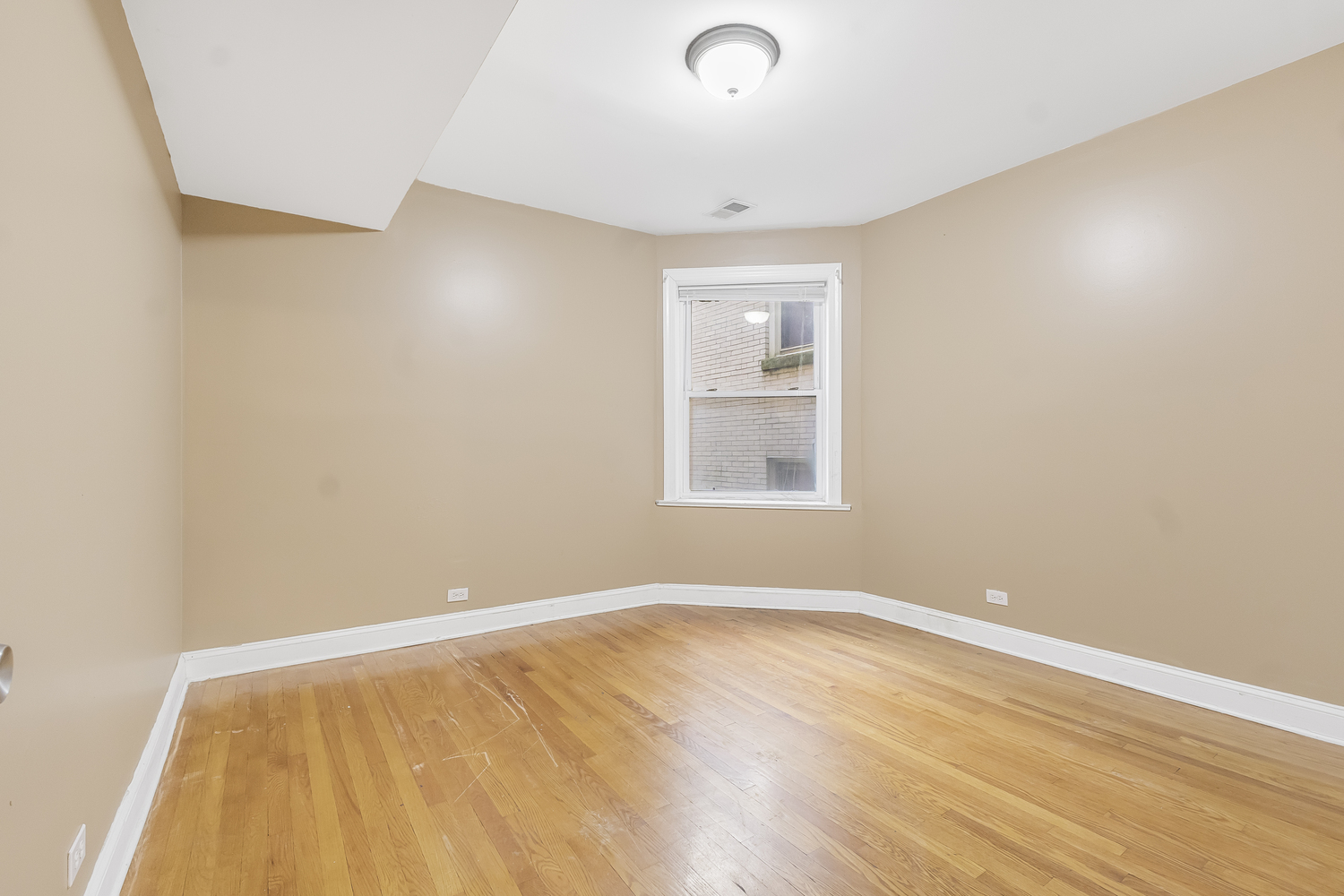 1747 W Pratt Boulevard 1 Property Photo 11