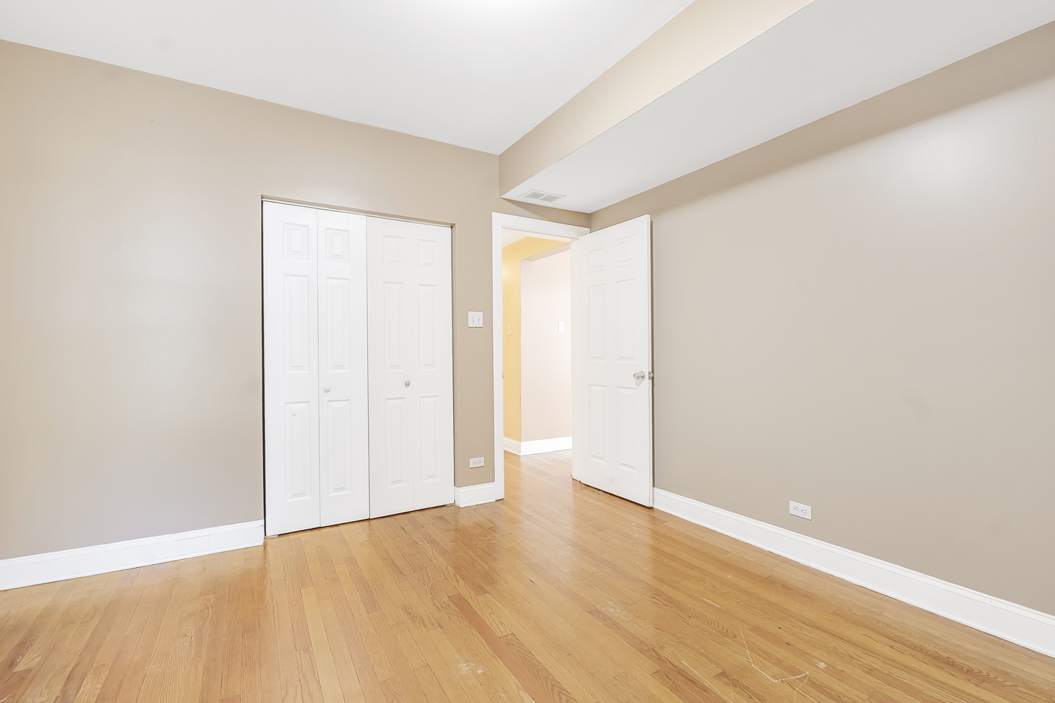 1747 W Pratt Boulevard 1 Property Photo 12