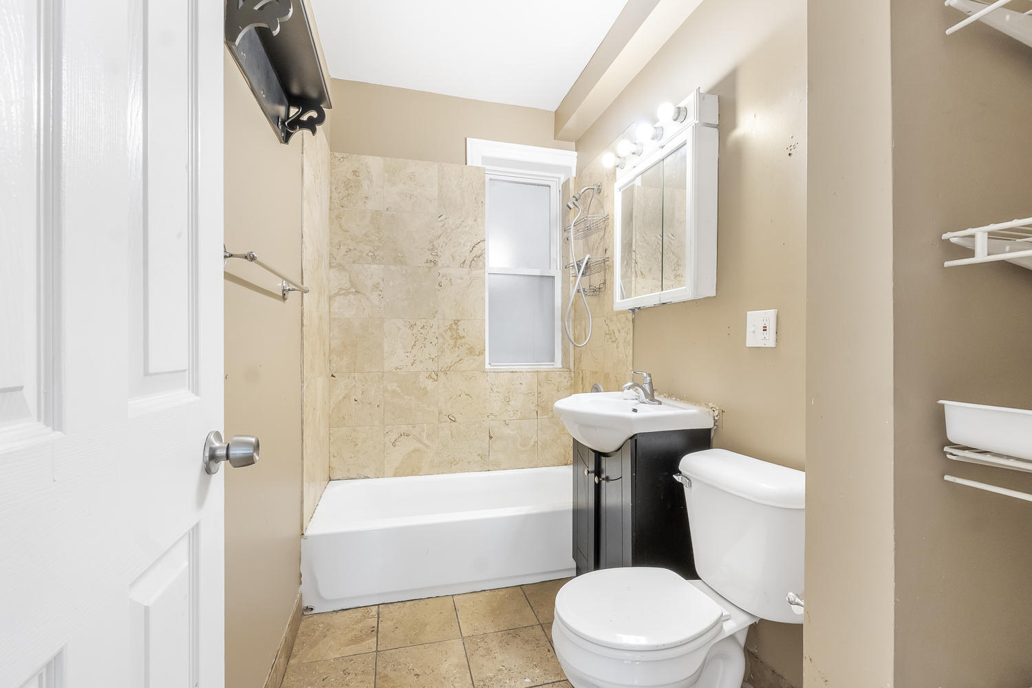 1747 W Pratt Boulevard 1 Property Photo 14