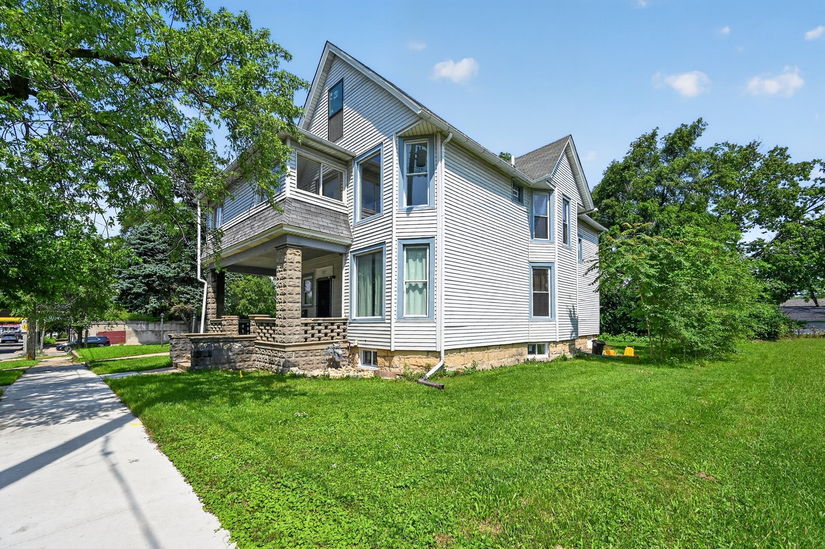 107 4th Avenue Property Photo 1