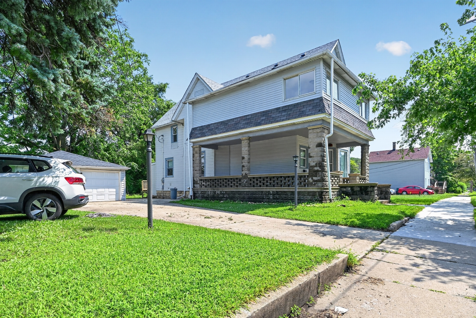 107 4th Avenue Property Photo 3