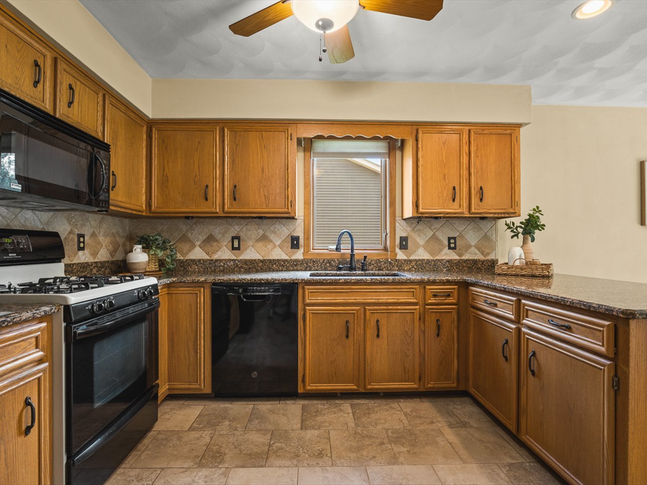 12699936 Property Photo 12