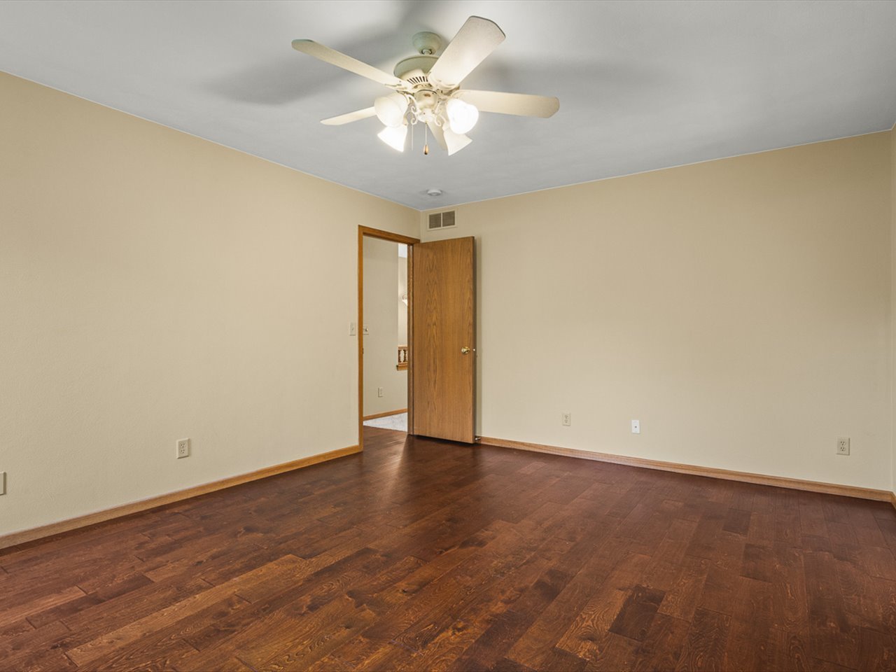 12699936 Property Photo 25