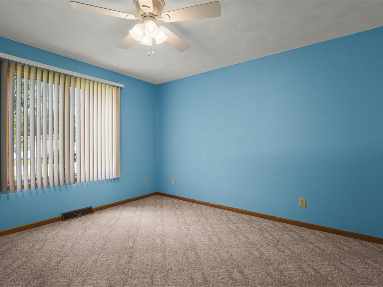 12699936 Property Photo 31