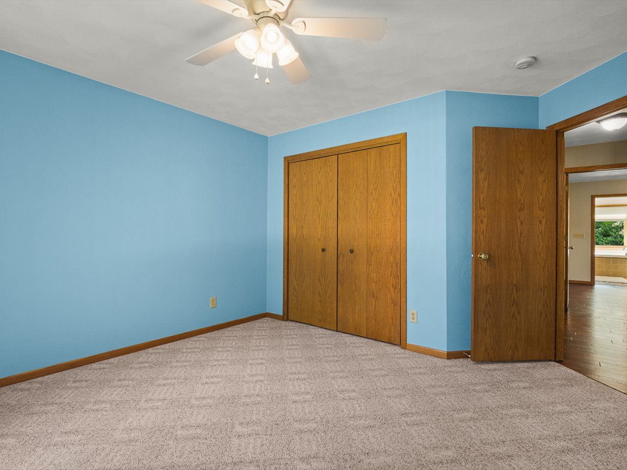 12699936 Property Photo 32