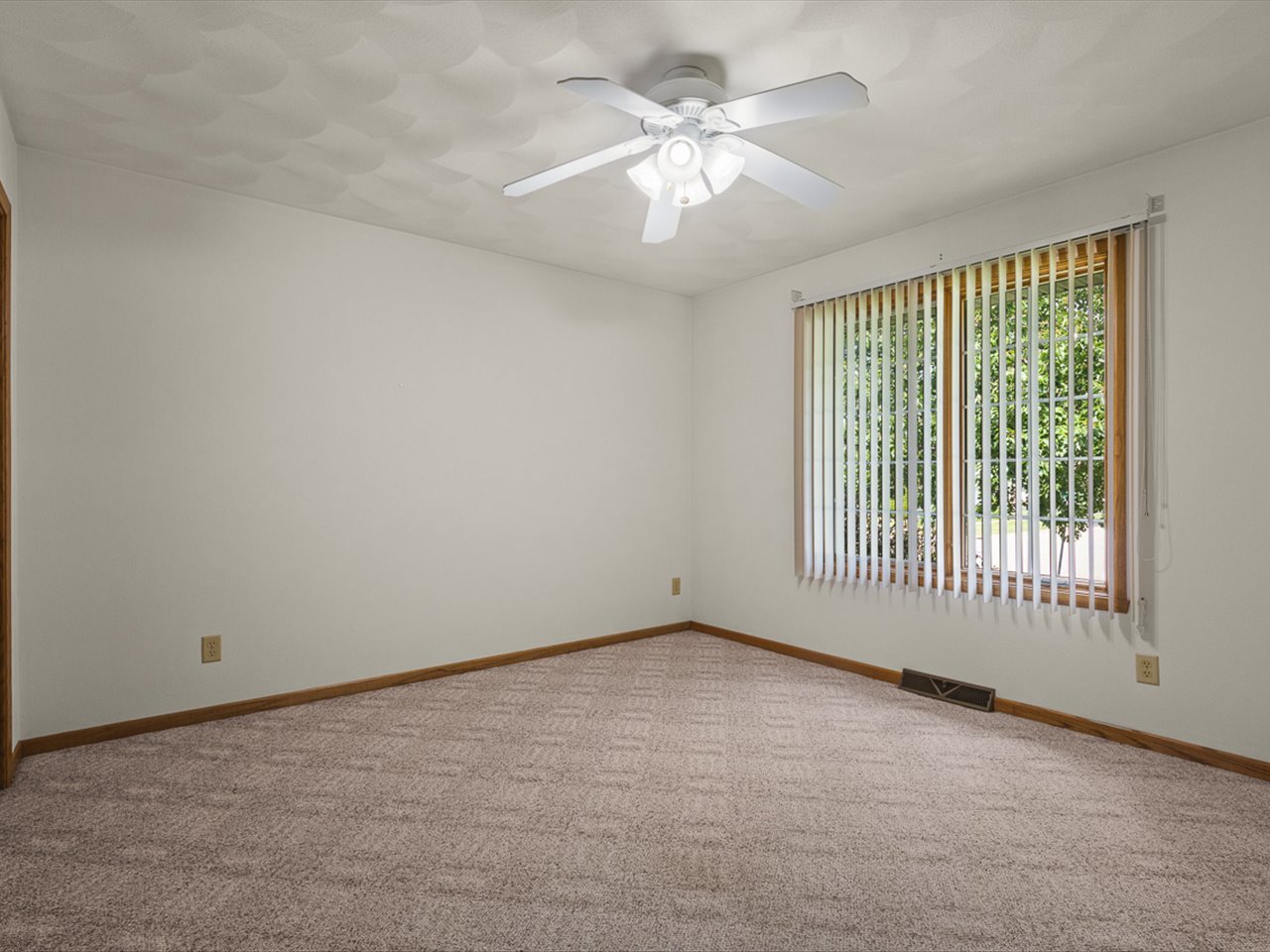 12699936 Property Photo 33