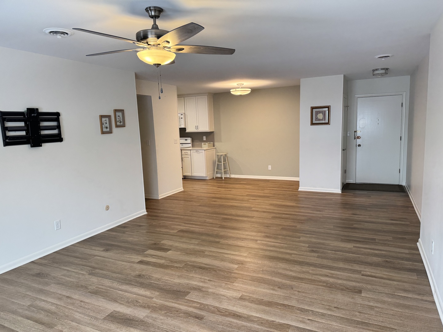 450 W Downer Place 4c Property Photo 6