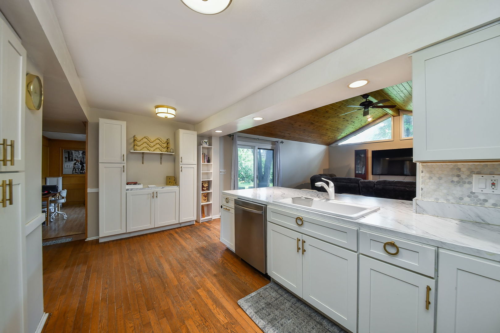 1521 Hillcrest Court Property Photo 5