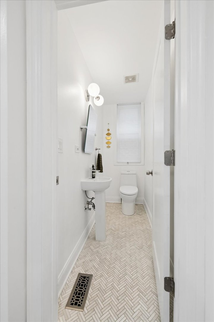 3427 N Kedzie Avenue Property Photo 11