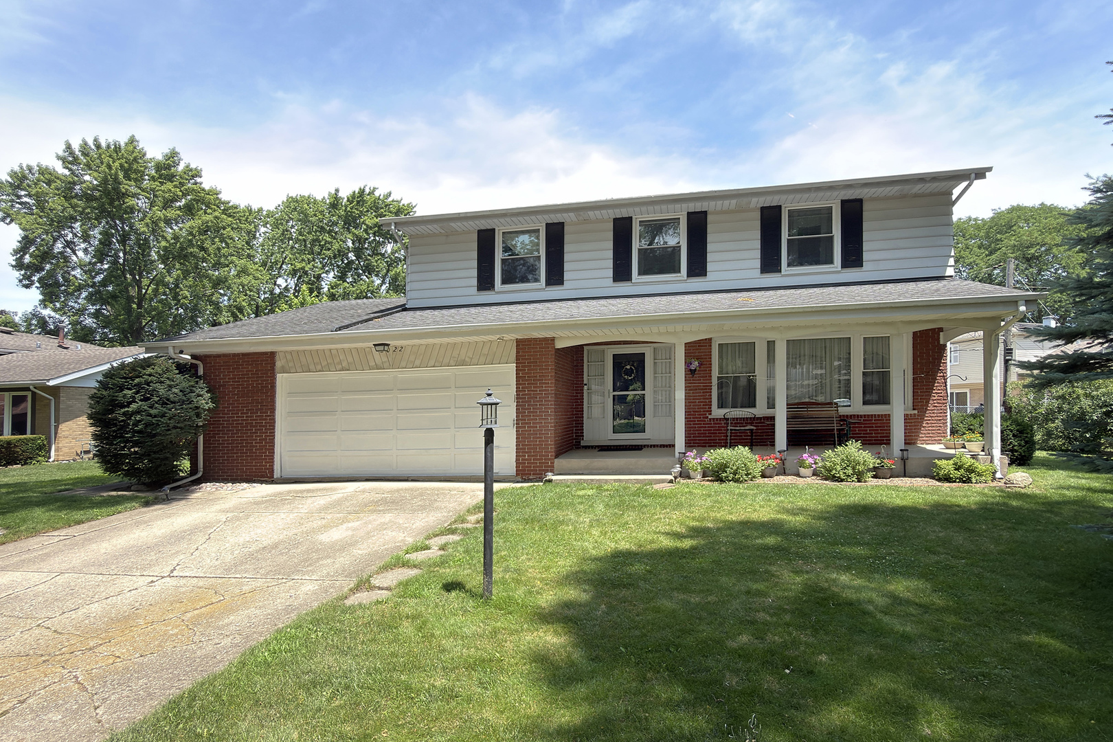2022 E Woodview Drive Property Photo 1
