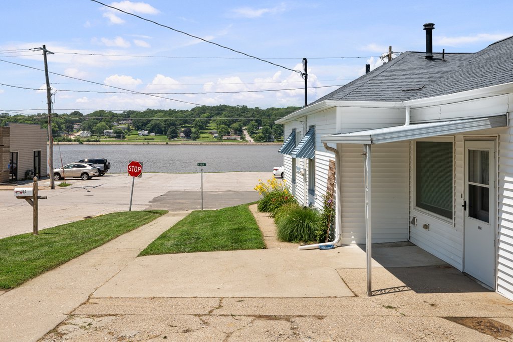 302 N Main Street Property Photo 4