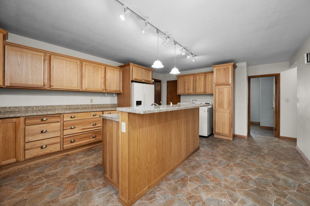 302 N Main Street Property Photo 8