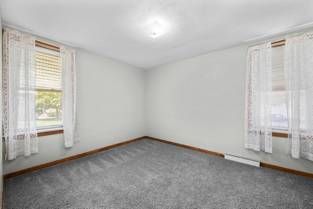 302 N Main Street Property Photo 16