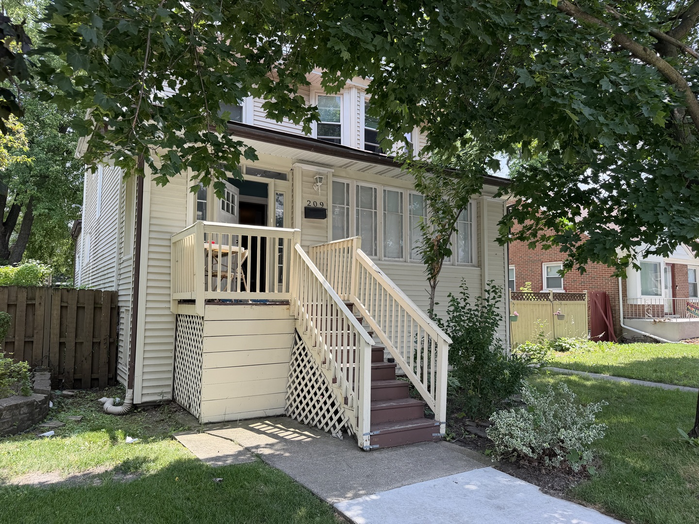 209 S 19th Avenue Property Photo 1