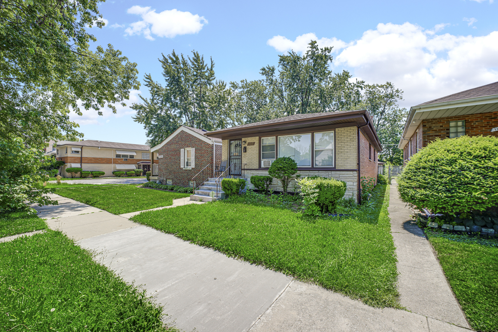 1105 W 123rd Street Property Photo 3