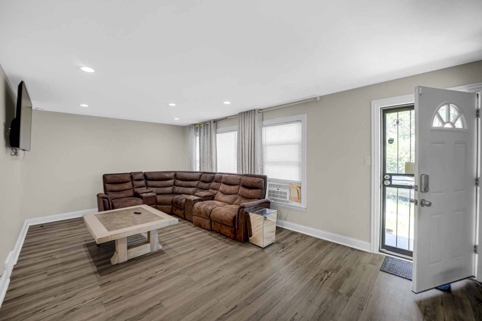 1105 W 123rd Street Property Photo 4