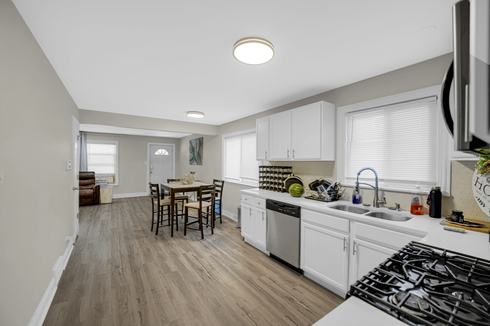1105 W 123rd Street Property Photo 5