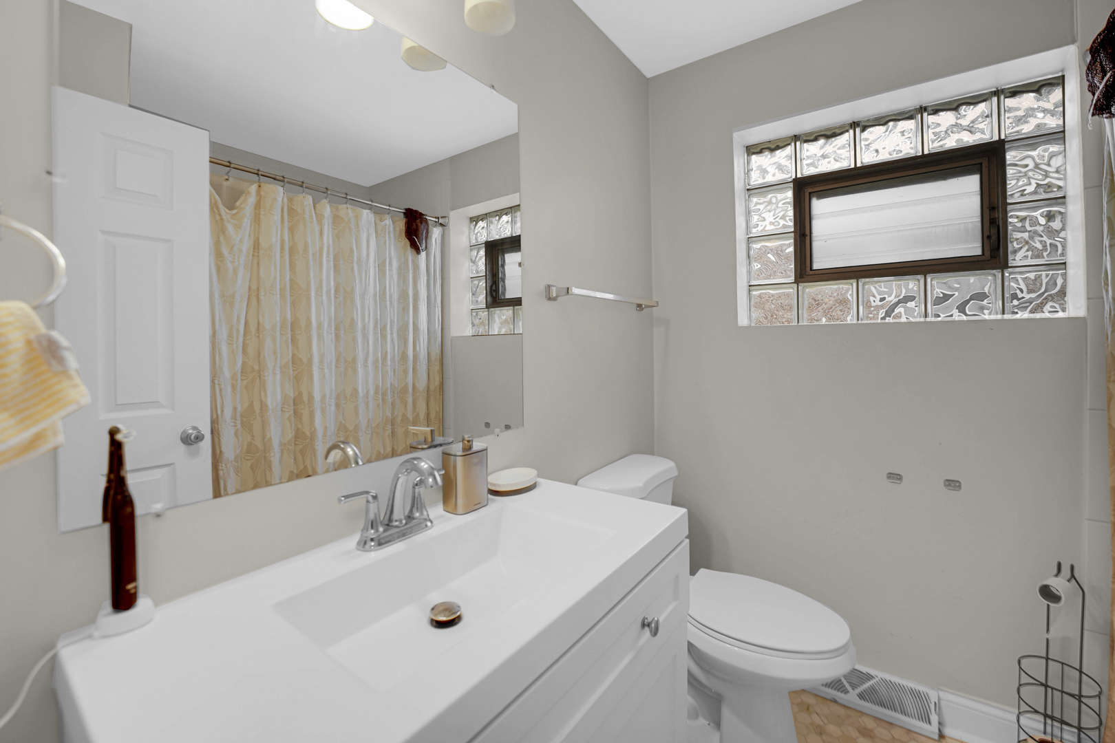 1105 W 123rd Street Property Photo 9