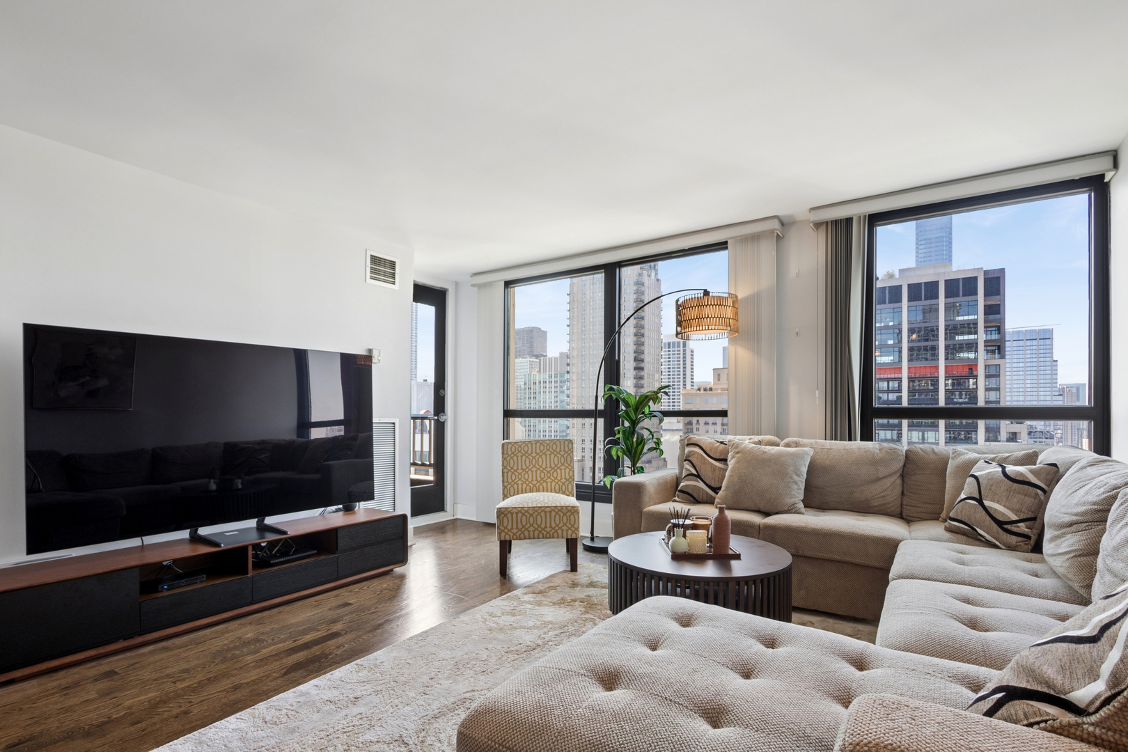 1030 N State Street 33j Property Photo 4