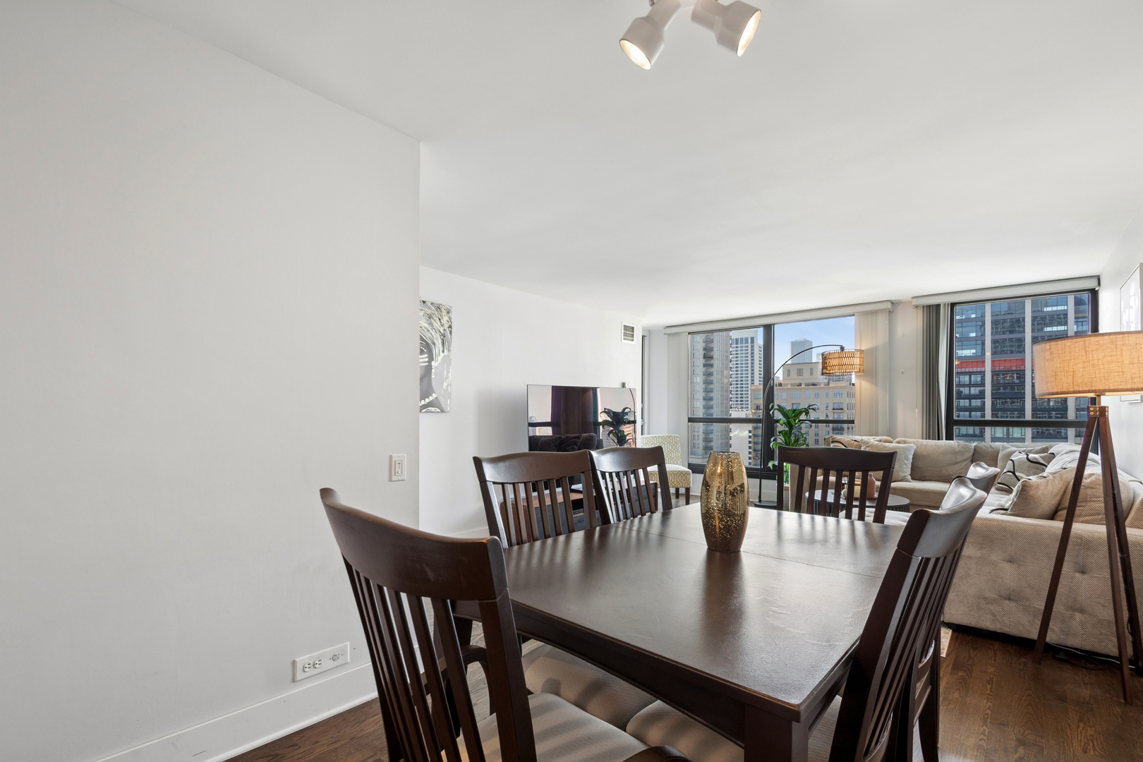 1030 N State Street 33j Property Photo 5