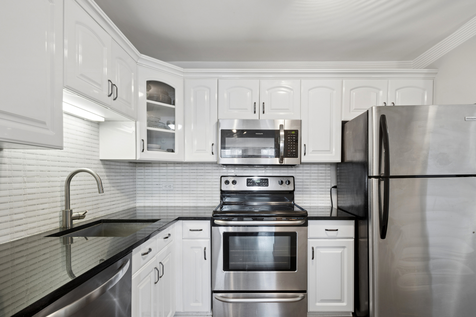 1030 N State Street 33j Property Photo 8