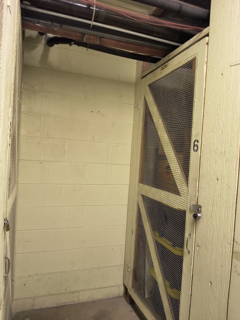 1060 N Farnsworth Avenue 1402 Property Photo 20