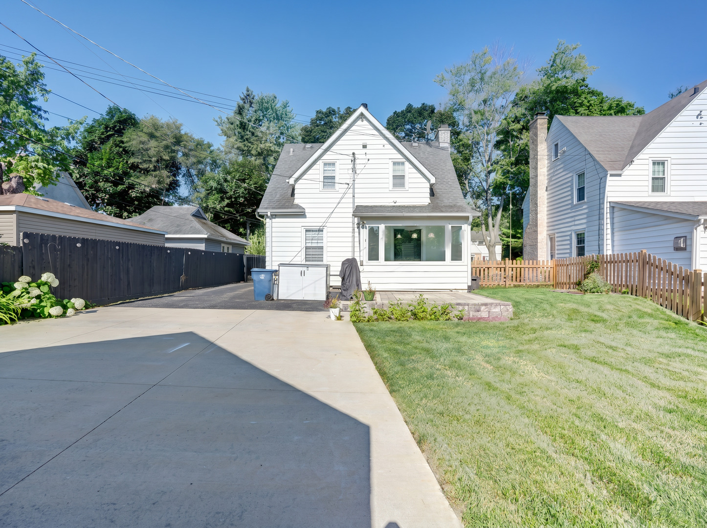 1113 Douglas Court Property Photo 4