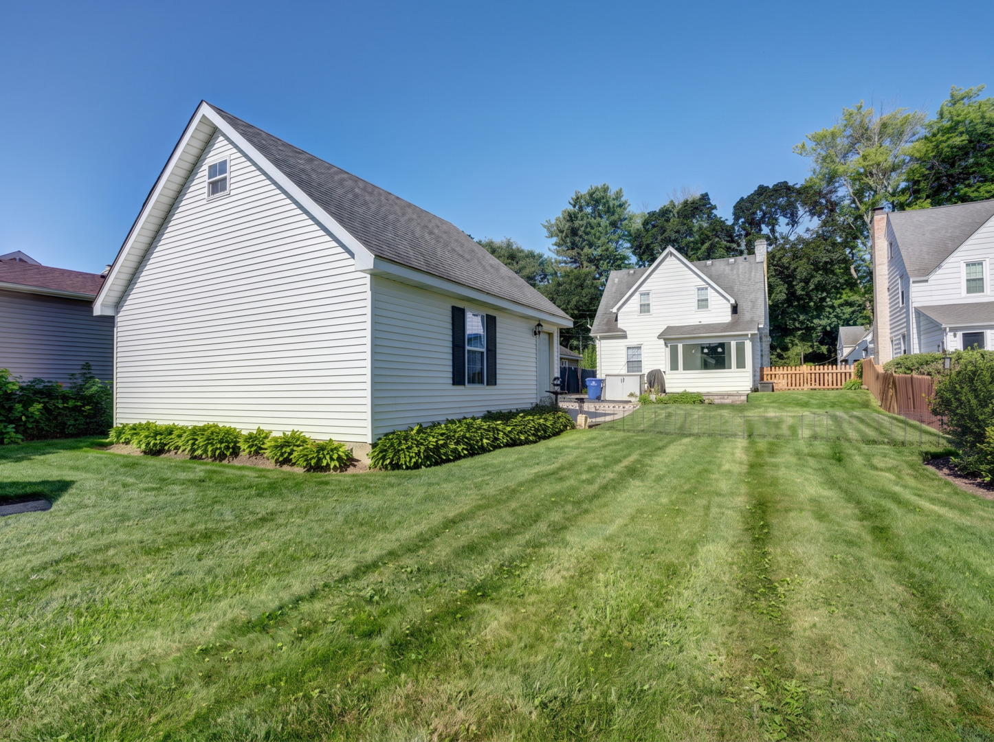 1113 Douglas Court Property Photo 6